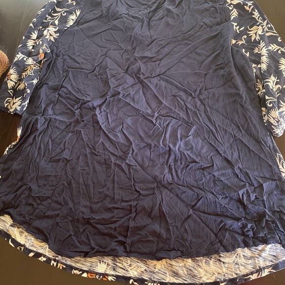 Navy Floral Top - Picture 5 of 7